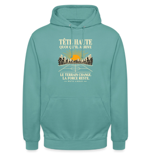 Hoodie Street Tête haute — Le terrain change, la force reste | Prise de Conscience - turquoise pastel