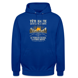 Hoodie Street Tête haute — Le terrain change, la force reste | Prise de Conscience - bleu royal