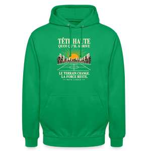 Hoodie Street Tête haute — Le terrain change, la force reste | Prise de Conscience - vert