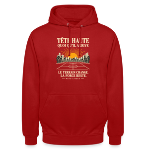 Hoodie Street Tête haute — Le terrain change, la force reste | Prise de Conscience - rouge