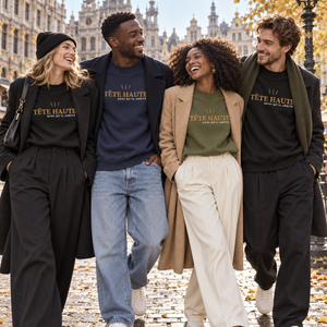 Groupe mixte portant le sweat TÊTE HAUTE Édition Élan