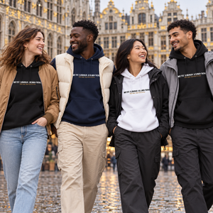 Groupe portant les hoodies Mutu Likolo noir, marine et blanc à Bruxelles