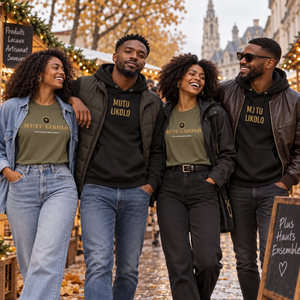Groupe portant le hoodie noir et le t-shirt kaki du Pack Signature