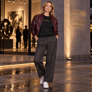 Sweat Mutu Likolo noir avec bomber bordeaux, tenue urbaine élégante