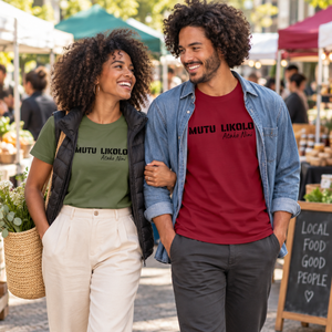 Couple portant les t-shirts Mutu Likolo vert et rouge brique