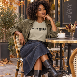 T-shirt Mutu Likolo beige sable avec veste utilitaire