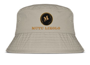 MUTU LIKOLO ML Classic Black Bucket Hat – 100% organic cotton – Resilience Collection – Gold logo – Ethical and urban fashion – mutulikolo.com – Head high, no matter what

Mutu Likolo ML Classic sand bucket hat in organic cotton – Resilience Collection, gold logo, urban and elegant style.