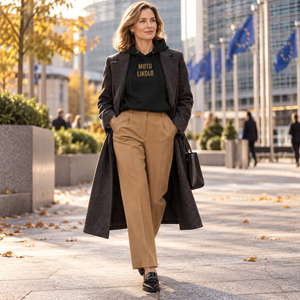 Look business casual avec le hoodie Mutu Likolo Signature noir