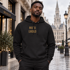 Hoodie noir Mutu Likolo Signature nettoyé inclus dans le Pack Signature
