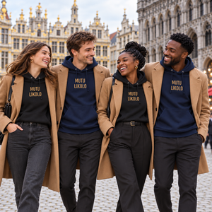 Groupe mixte portant les hoodies Mutu Likolo Signature