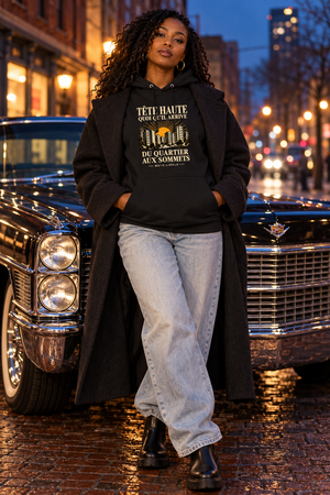 Hoodie Tête haute — Du quartier aux sommets | Mutu Likolo — noir — look Street porté