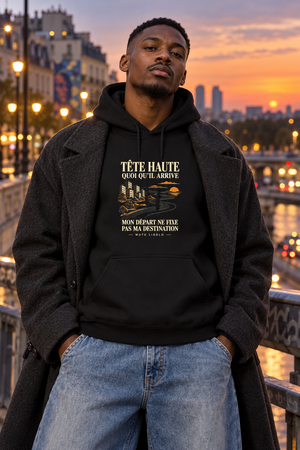 Simulation de style Street : Mon départ ne fixe pas ma destination, noir, manteau et ville au crépuscule.