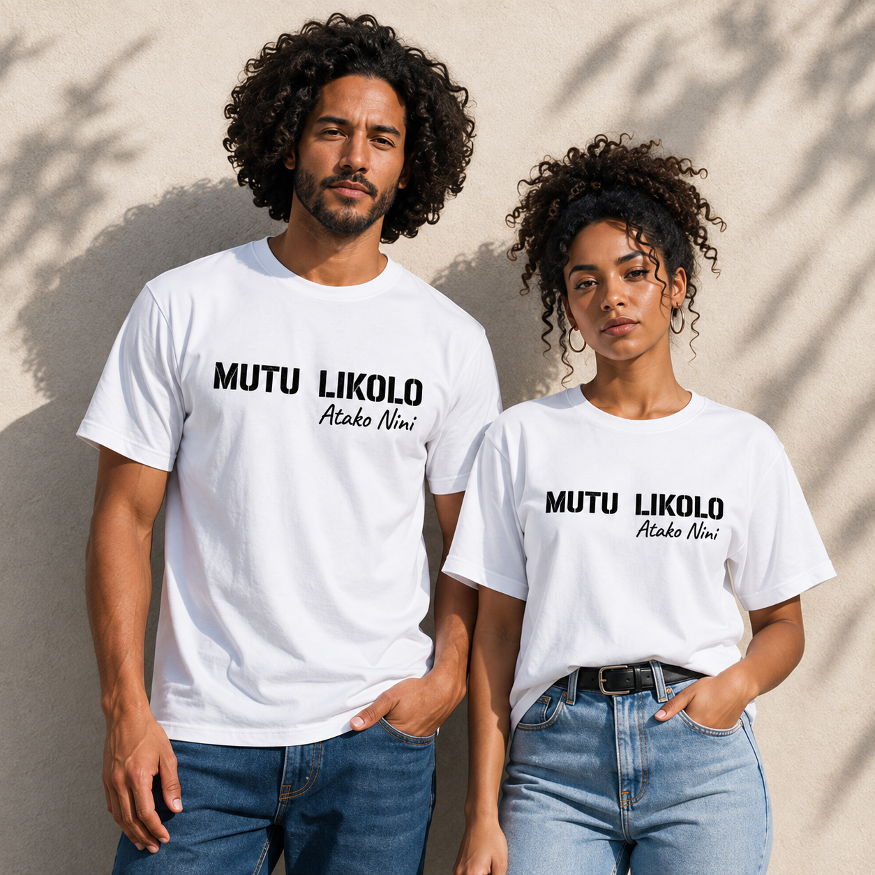 Femme et homme portant le t-shirt blanc Mutu Likolo, format carré