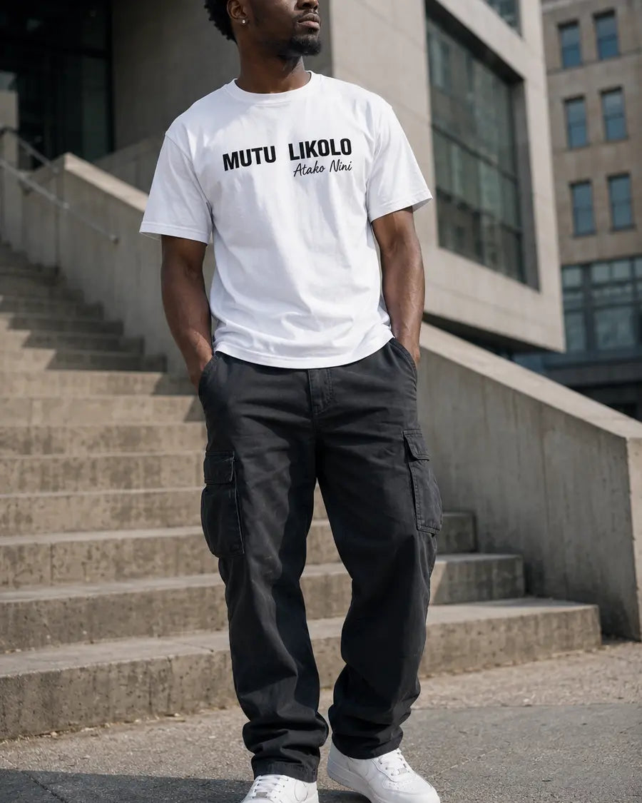 T-shirt Mutu Likolo — Tête haute porté dans un décor urbain